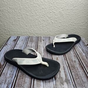 Olukai Ohana White Pineapple Print Flip Flop Sandals Size 8 Comfort Water